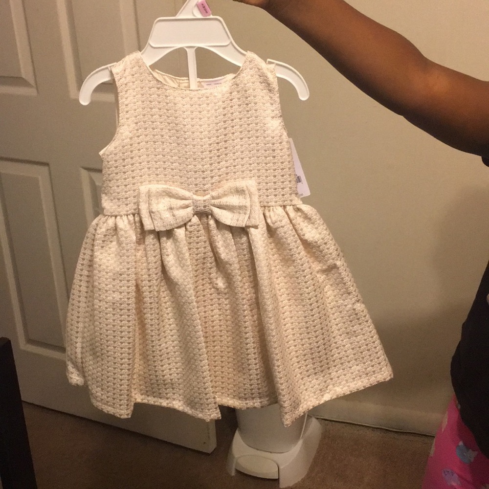 9mos baby 2pc Carter’s dress in the color ivory